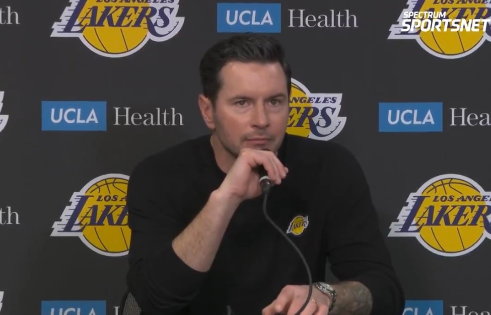 雷迪克谈及如何不受外界杂音干扰时表示：“我不在乎你们是否把我们视作总冠军争夺者，