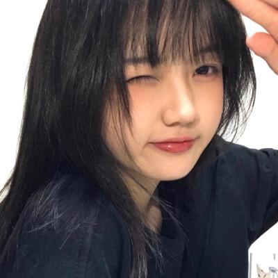 我是应届硕士，女孩子，本硕双985，身边50%的同学都有留学经历，所以学历并无优