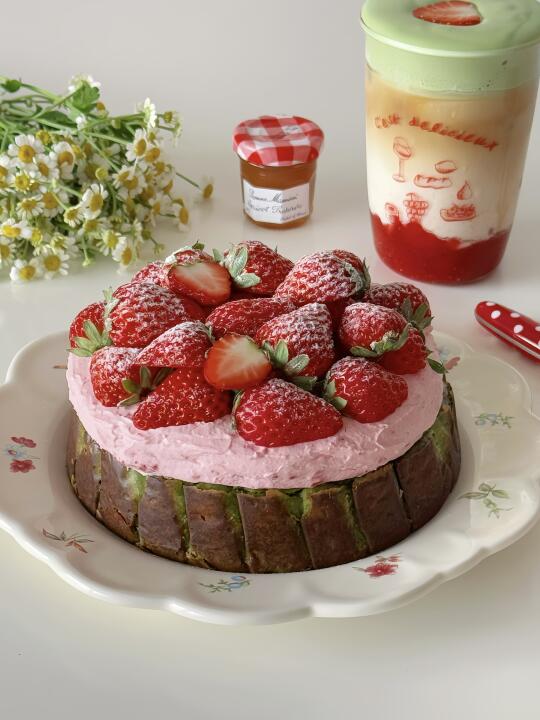 冬日甜品🍰草莓奶油巴斯克🍓抹茶草莓牛乳🍵