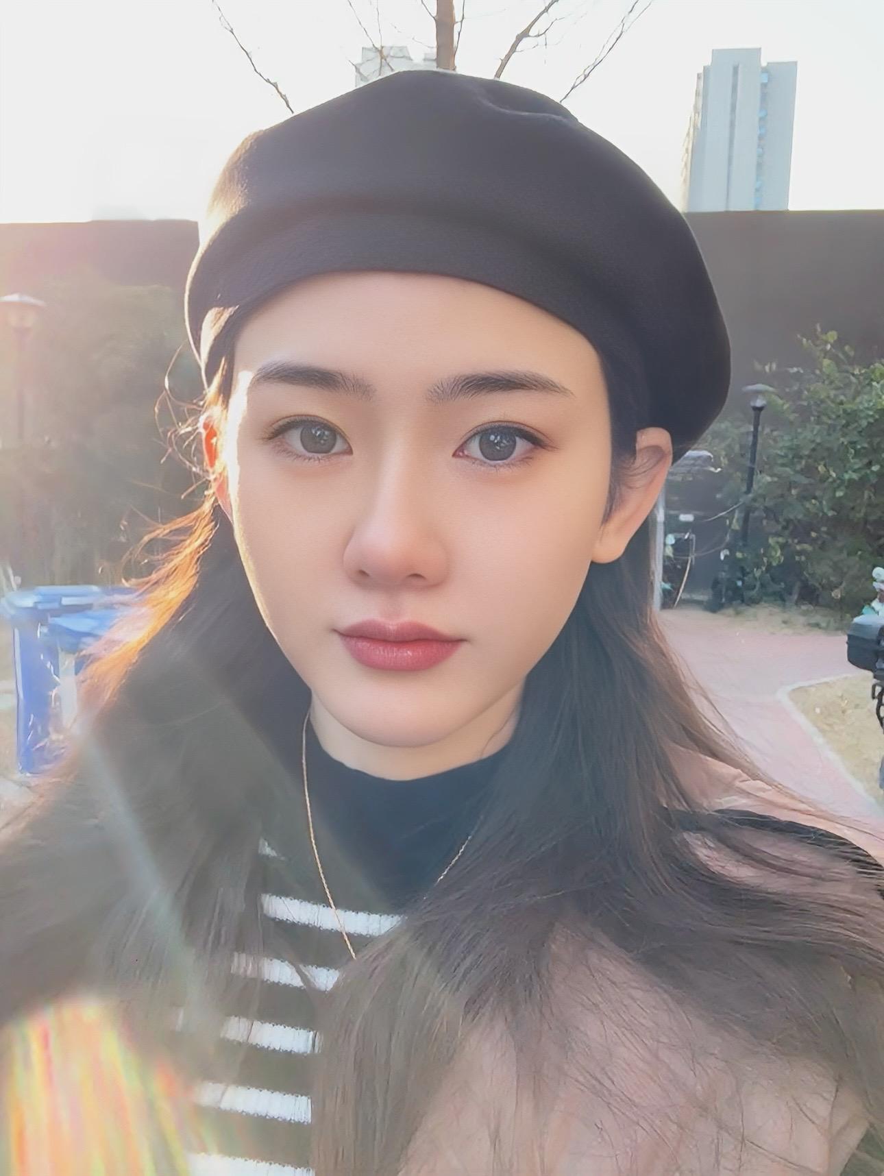 世界这么大 有人让你难堪 有人替你解围 爱你的人 永远知道怎么爱你