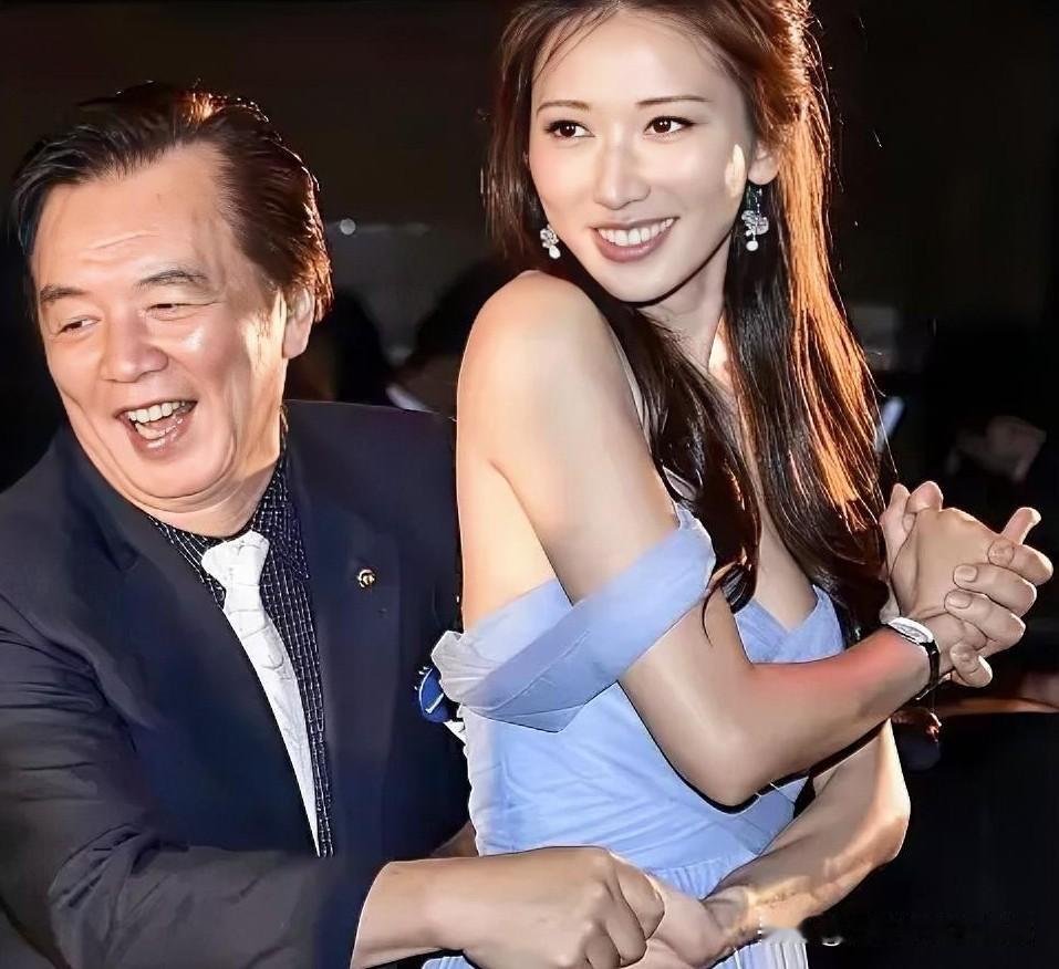 为啥林志玲的选择总让人看不懂？从亲密互动到远嫁日本，争议背后是大众的意难平！
