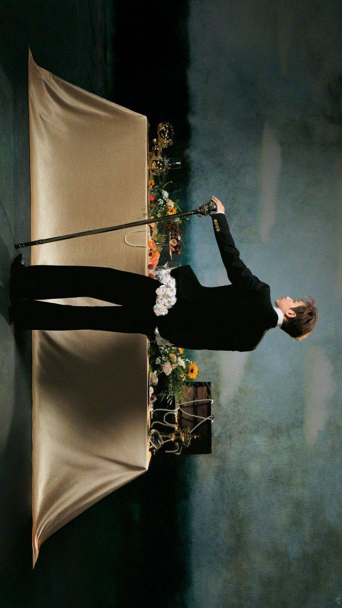 汪苏泷王子级别汪苏泷玫瑰西装汪苏泷王子级别 