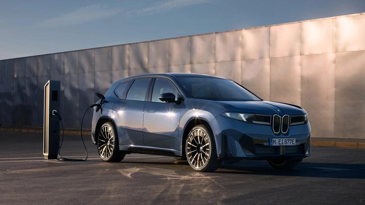 我觉得宝马 iX3 40这车聪明的地方，不是“减配”，而是把入门版做得没那么寒酸