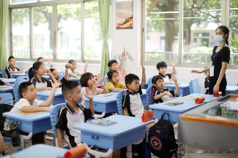 托管太难了，一个8年级的学生说要把我微信注销掉，
一句话把我搞懵。
一气之下，我
