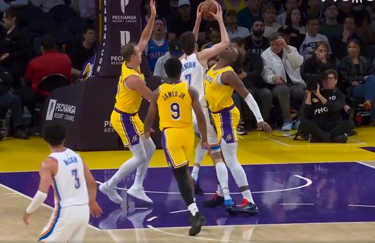 湖人别打了，这又伤了，打雷霆伤了3个了，没法玩了！
上场和雷霆打湖人伤了东契奇和