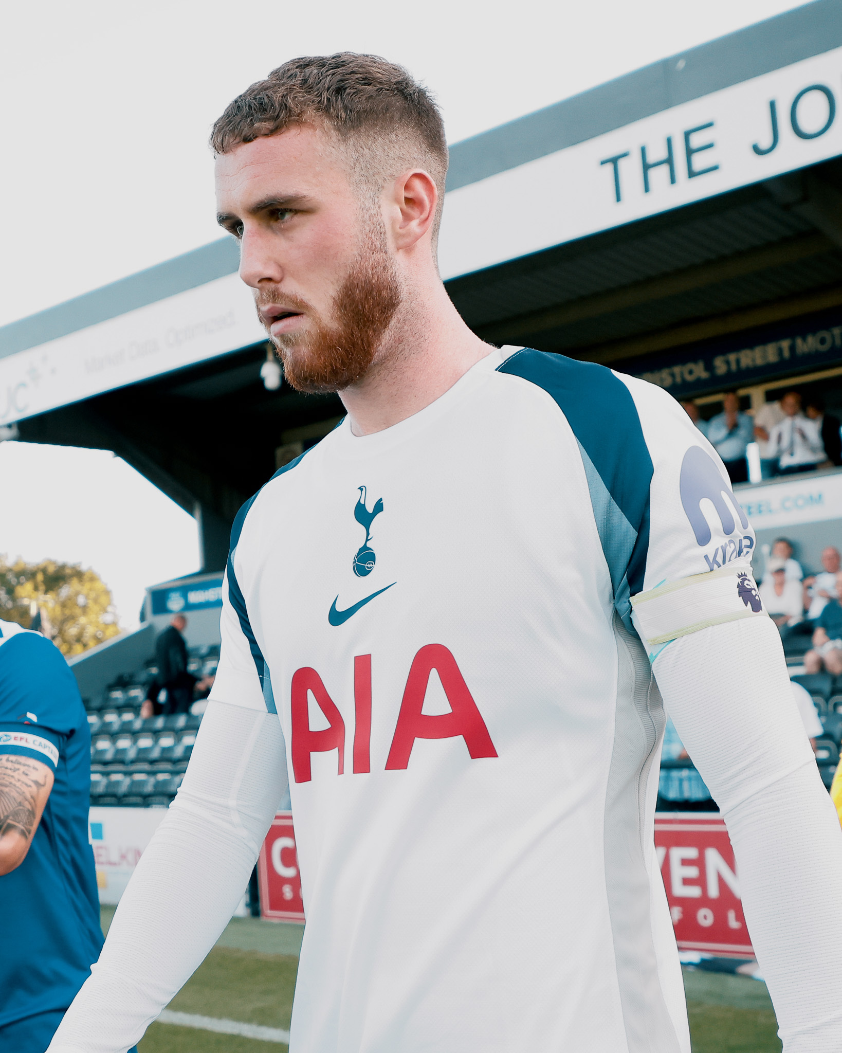 热刺官方：阿尔菲·多林顿已从阿伯丁队的租借中被召回。在 2024/25 赛季下半