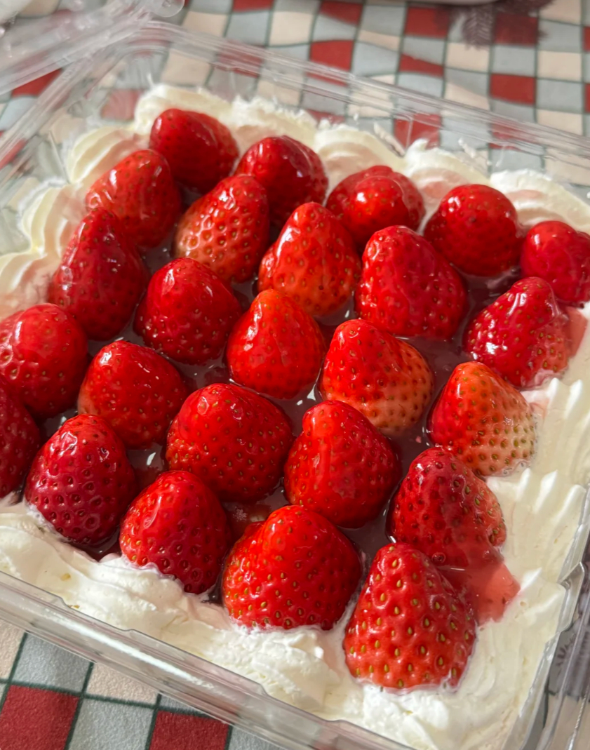 不确定的朋友们不用担心吃不出来，毕竟按甜品放糖的量替换成同等的盐的话是一口齁死的