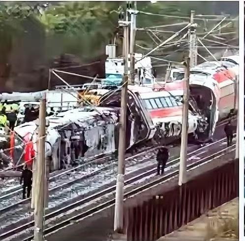 西班牙高铁相撞的事太揪心，45人遇难、百余人受伤，现场惨状让人不忍看。可更膈应的