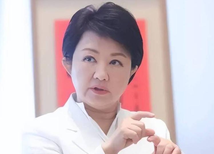 别尬吹卢秀燕了！
她啥都干不成！


卢秀燕最近的表现
确实让大家感到失望

