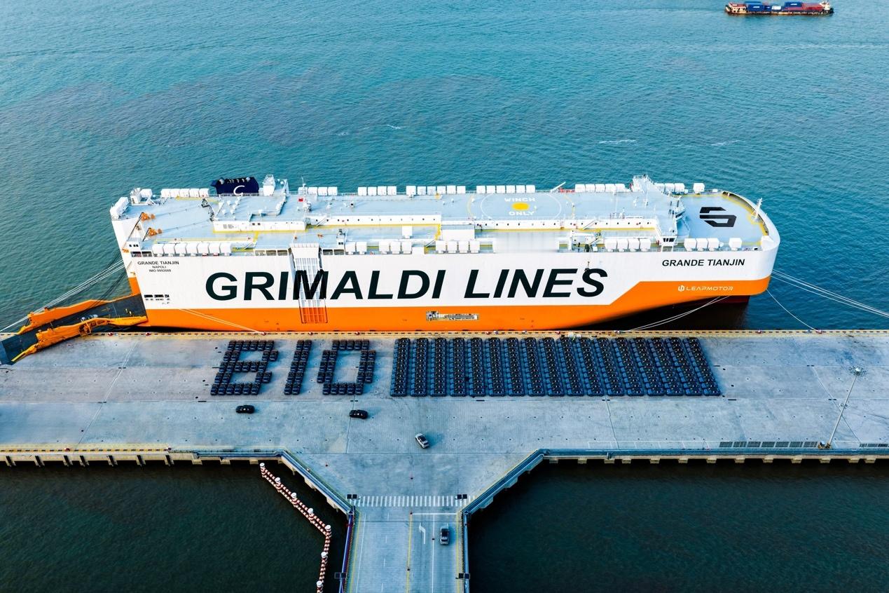 零跑这波三季报也太秀了吧！连续盈利不说，单季净利润1.5亿，销量直接翻倍冲到17