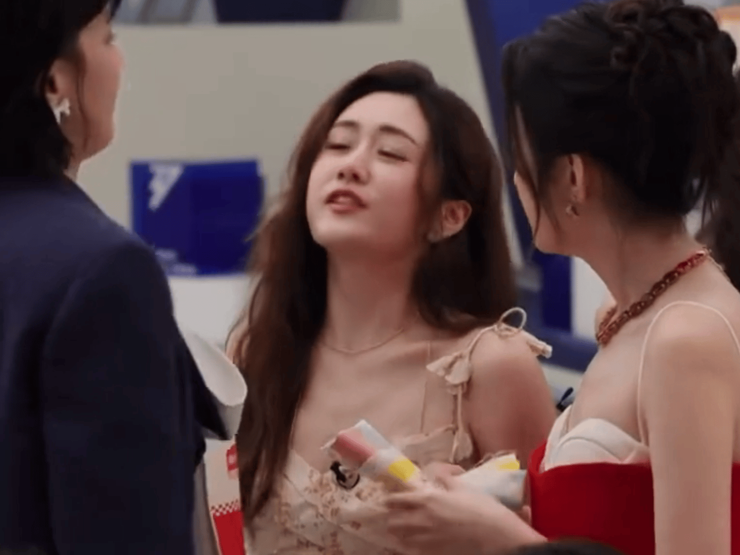 刘芸把孙怡东北腔都整出来了  谁还没被刘芸可爱到！直播全程憨憨的，把孙怡东北腔都