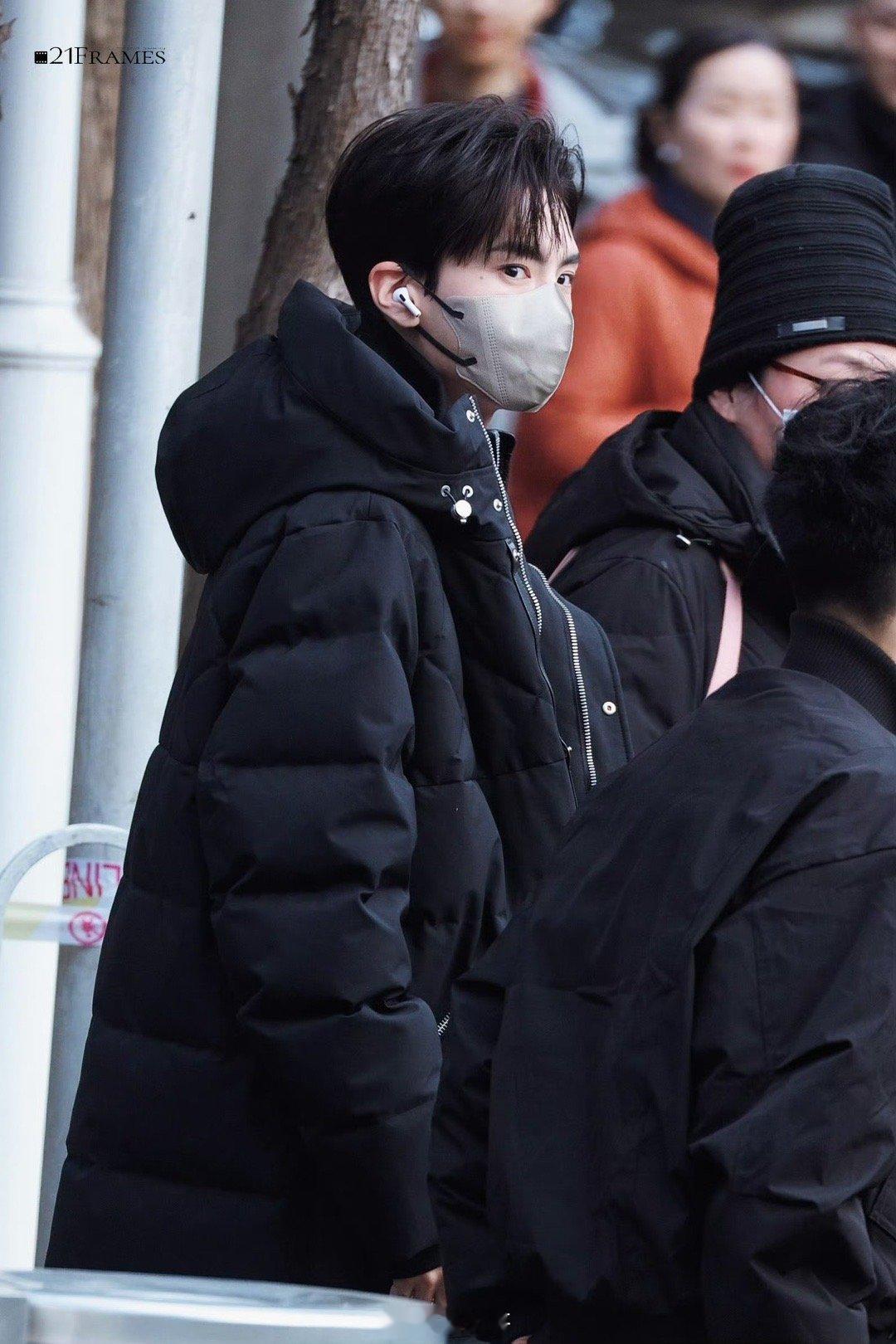 宋威龙毕雯珺春晚同框路透宋威龙、毕雯珺在马年春晚合体表演节目，两位帅哥的互动，也