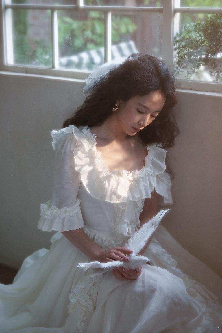 李梦早期居然是文艺小白花蜜语纪翻阅旧作慢慢考古，才发现她早期的镜头感染力极强，清