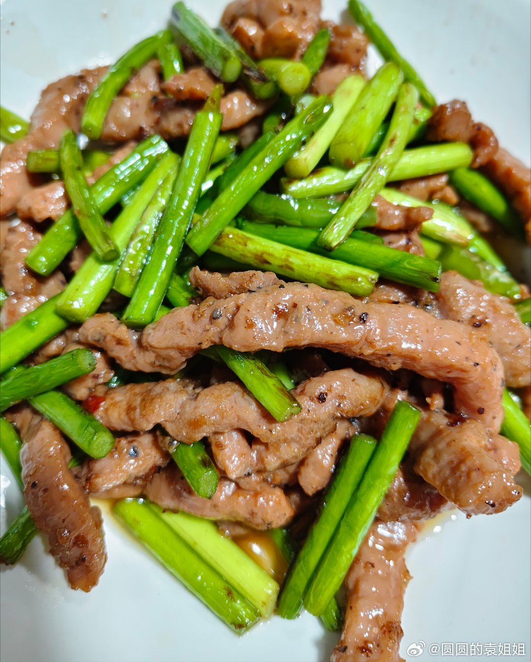 高中生的晚餐又是很久没有做饭了[允悲][允悲][允悲]最近忙成狗蒜薹黑椒牛柳，双