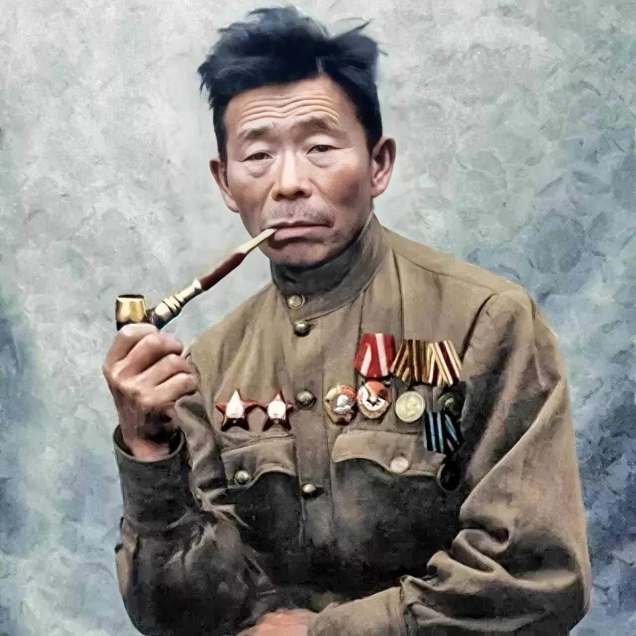 因为俄语不太好，一开始他是炊事员兼抬担架，后来有机会让他打一枪，没打中，但这枪秒