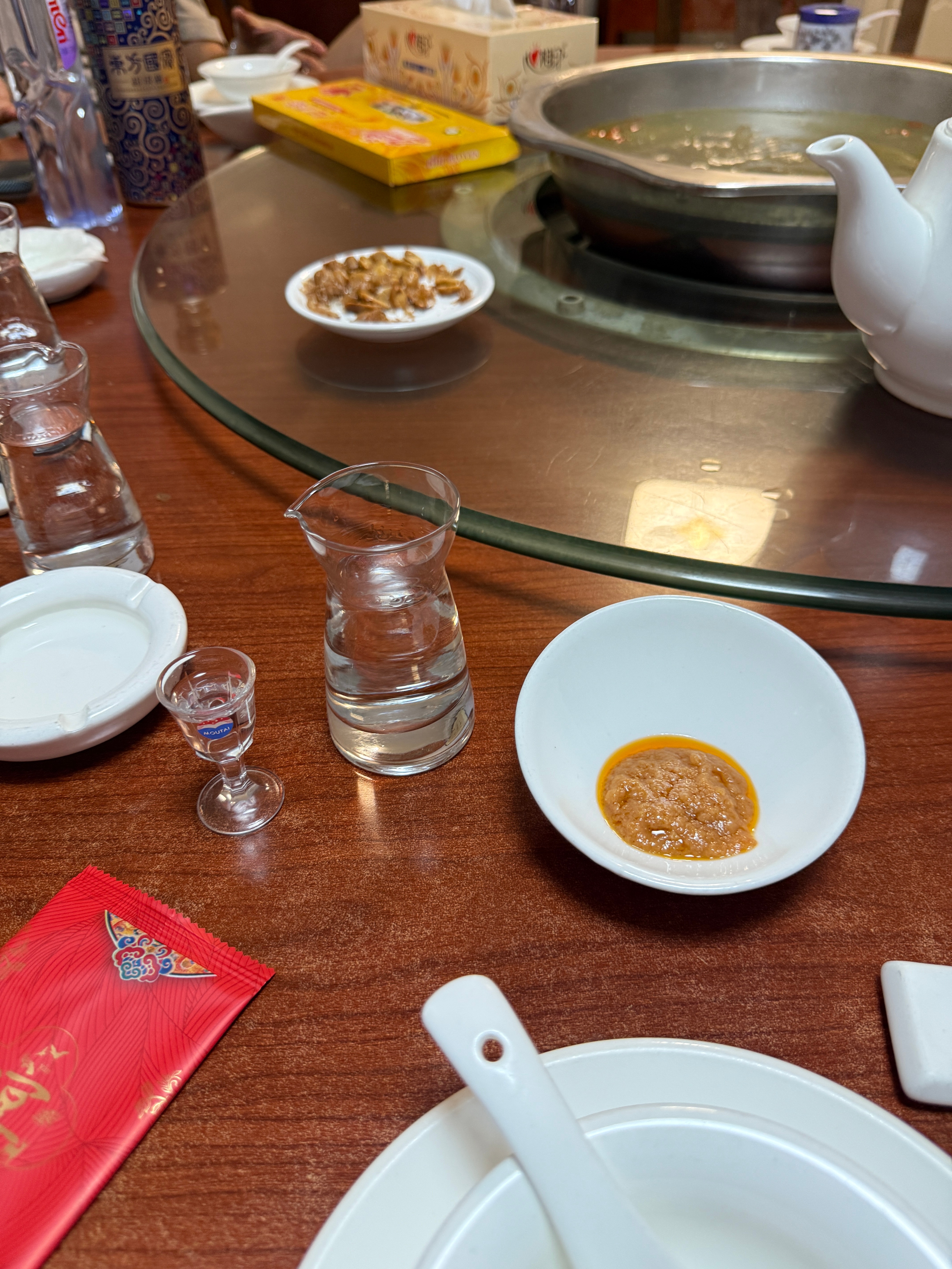 晚上跟老同事们好好整点[笑而不语]算一算，也十几年的交情了  ​​​