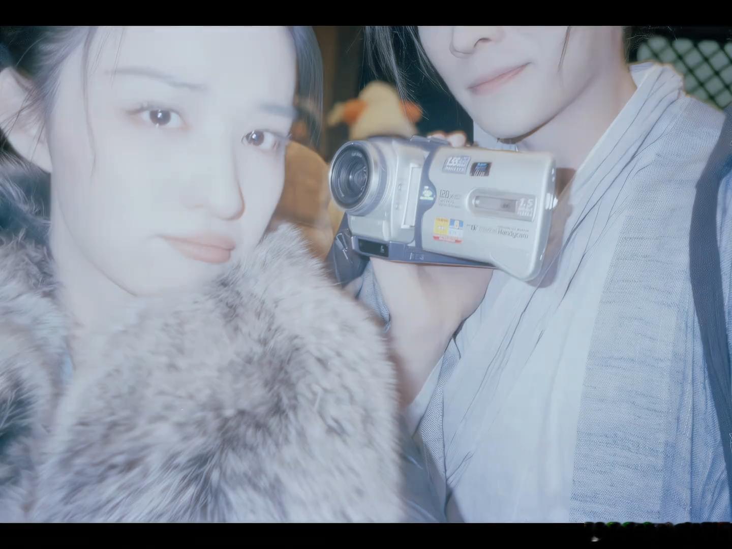 王楚然丞磊伟大的杀青梗 ✨戏里是鱼蛋的深情，戏外是真人的真诚。王楚然丞磊用最纯粹