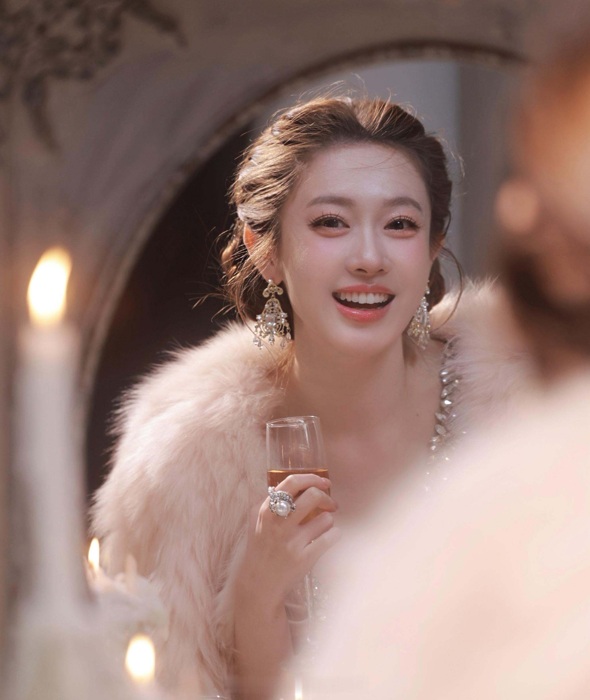 🍠那边终于发出来了其实最后剪的没剩啥了 当做一个新的尝试吧 依然是👍里🧧 