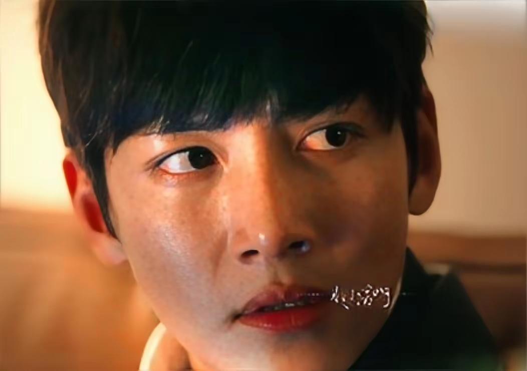 池昌旭
颜值不输给玄彬
演技特别棒
韩圈里算得上顶级男神了[赞]