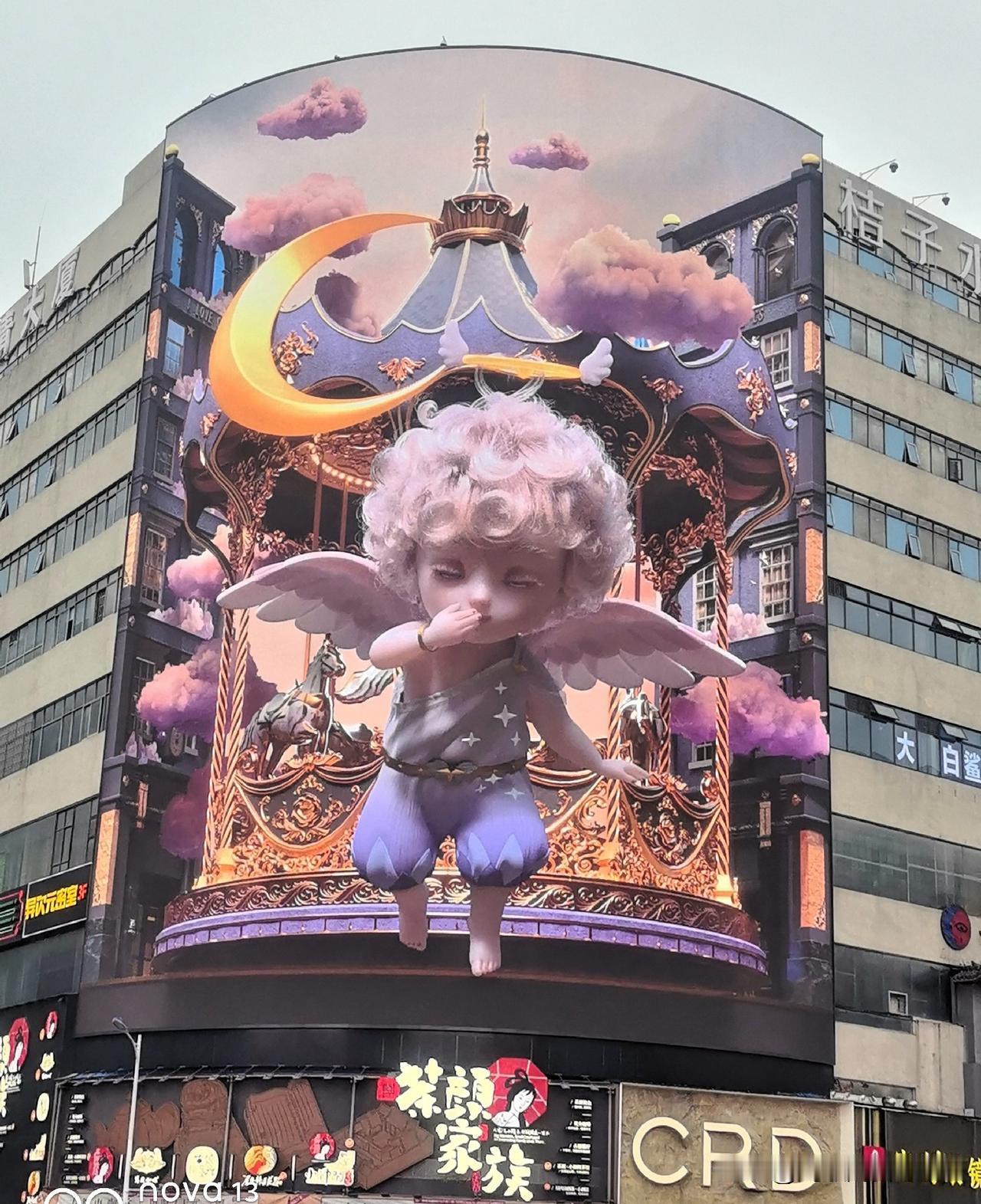 长沙真的是一座把烟火气拉满的城市！
就说今年的十一黄金周的五一商圈，那叫一个热闹