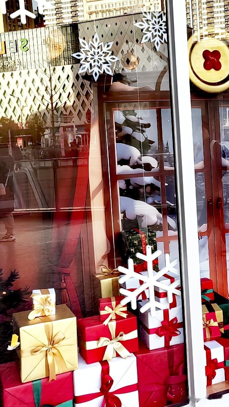 今天是12月25日，
离新年越来越近。

今天又是圣诞节，
在圣诞节节日里，
让