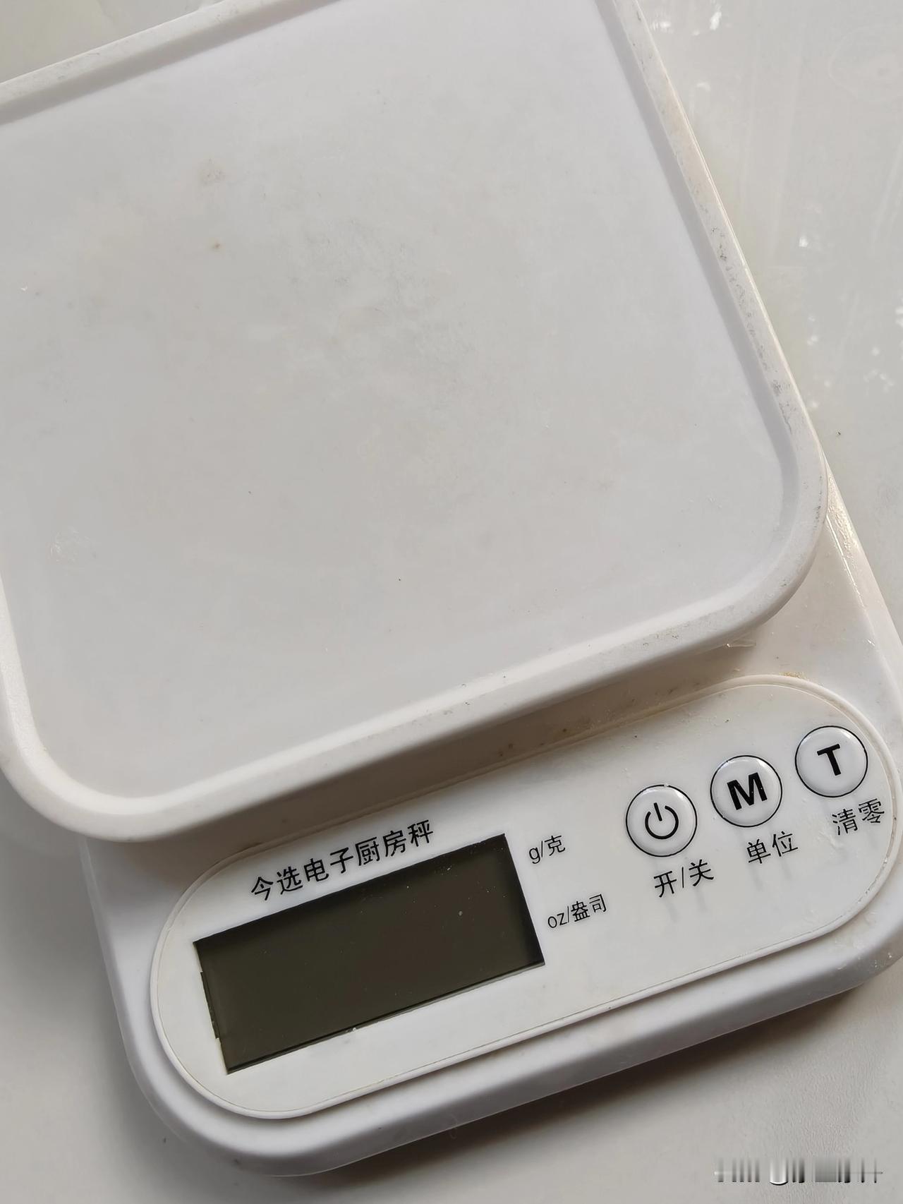 家务活儿，精确和大约，两个都不能少

昨天晚上和好的面，
今天上午就醒发好了，
