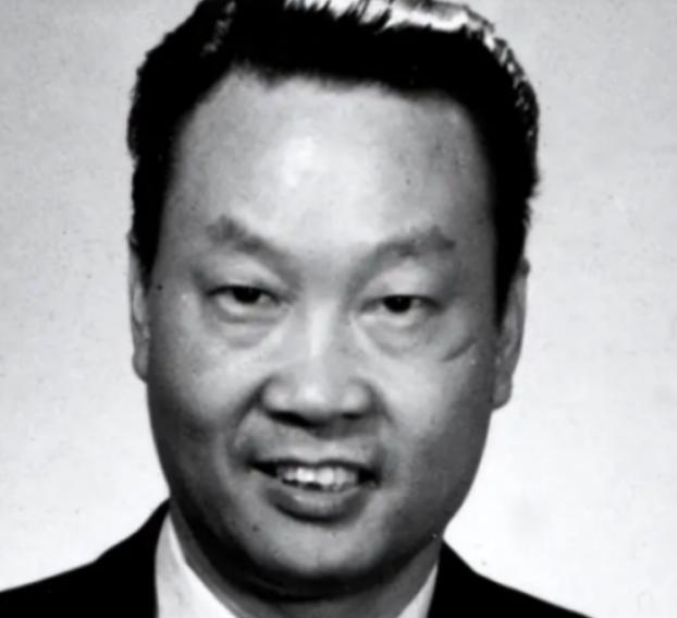 20世纪80年代，由于叛徒的出卖，中国最厉害的特工金无怠，在美国被捕。为了保住国