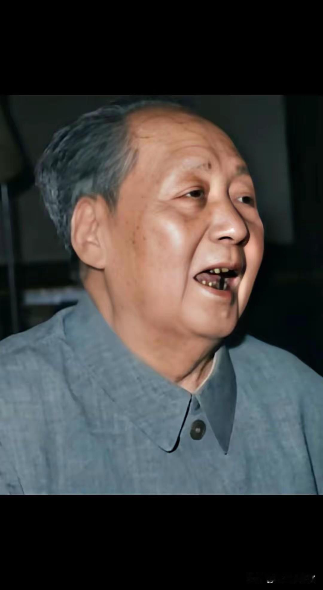 群众是真正的英雄，而我们自己则往往是幼稚可笑的。
