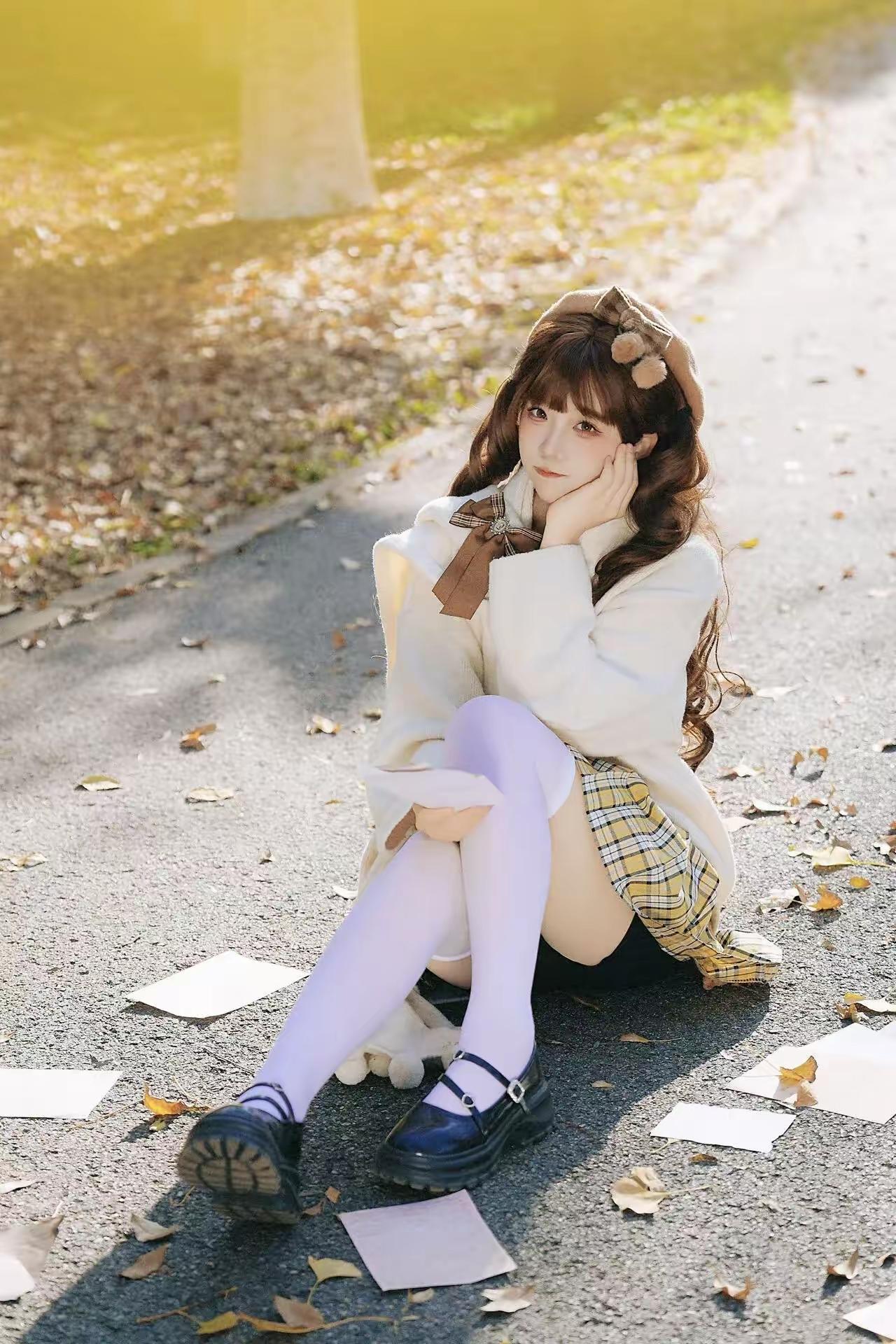 秋日少女，落叶飘零，温柔时光白丝[话题]