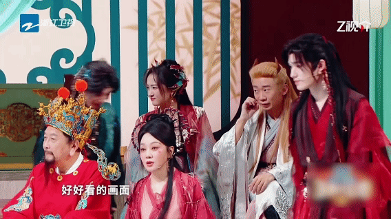 彭昱畅可不敢碰财神爷 哈哈哈哈在《王牌对王牌》不小心挂到唐国强老师的财神帽时，瞬
