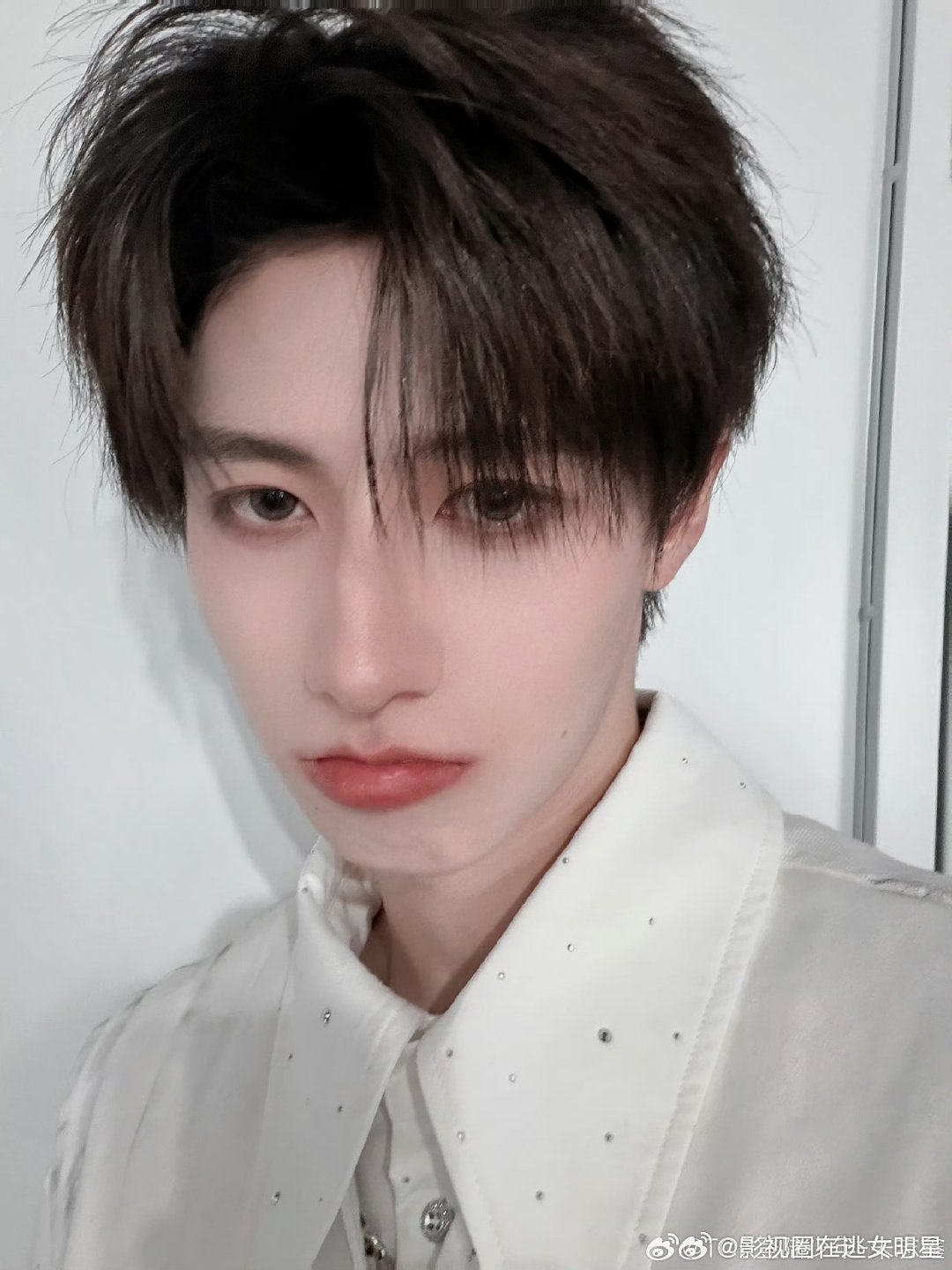 朱志鑫发文回应崴脚朱志鑫回应崴脚没站稳 朱志鑫回应崴脚没站稳 