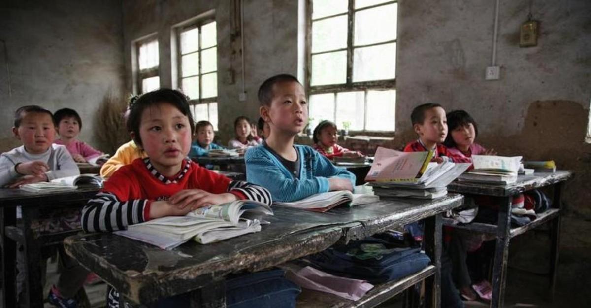 泪目了！四川，一小姑娘六岁失去父亲，九岁母亲改嫁，在叔叔家足足住了十二年。高考结