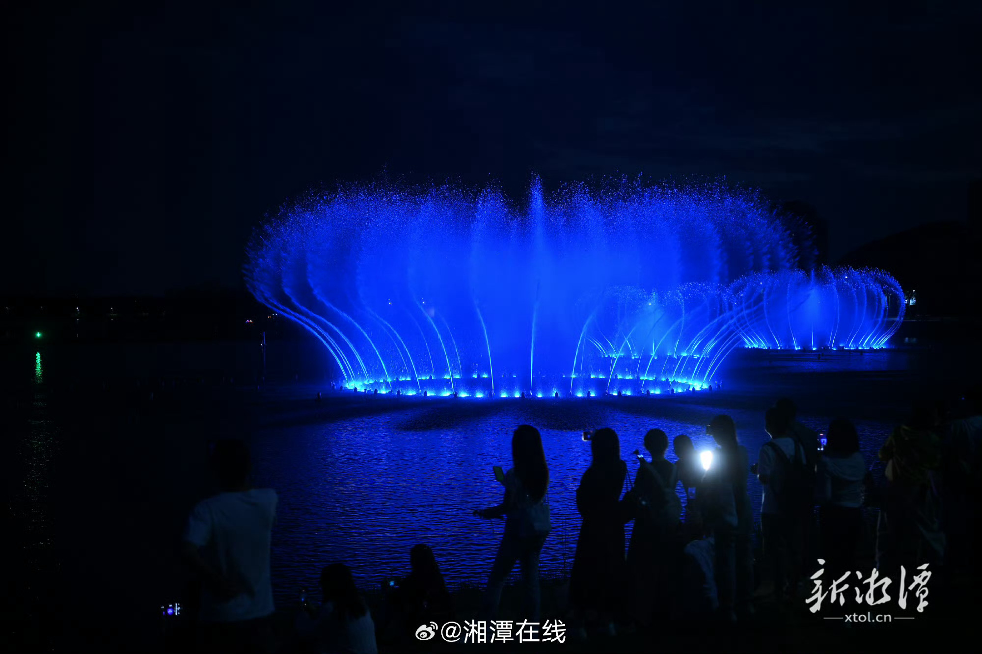 湘潭新晋夜游打卡地标【仰天湖音乐喷泉璀璨绽放，成市民游客休闲打卡新地标】6月10