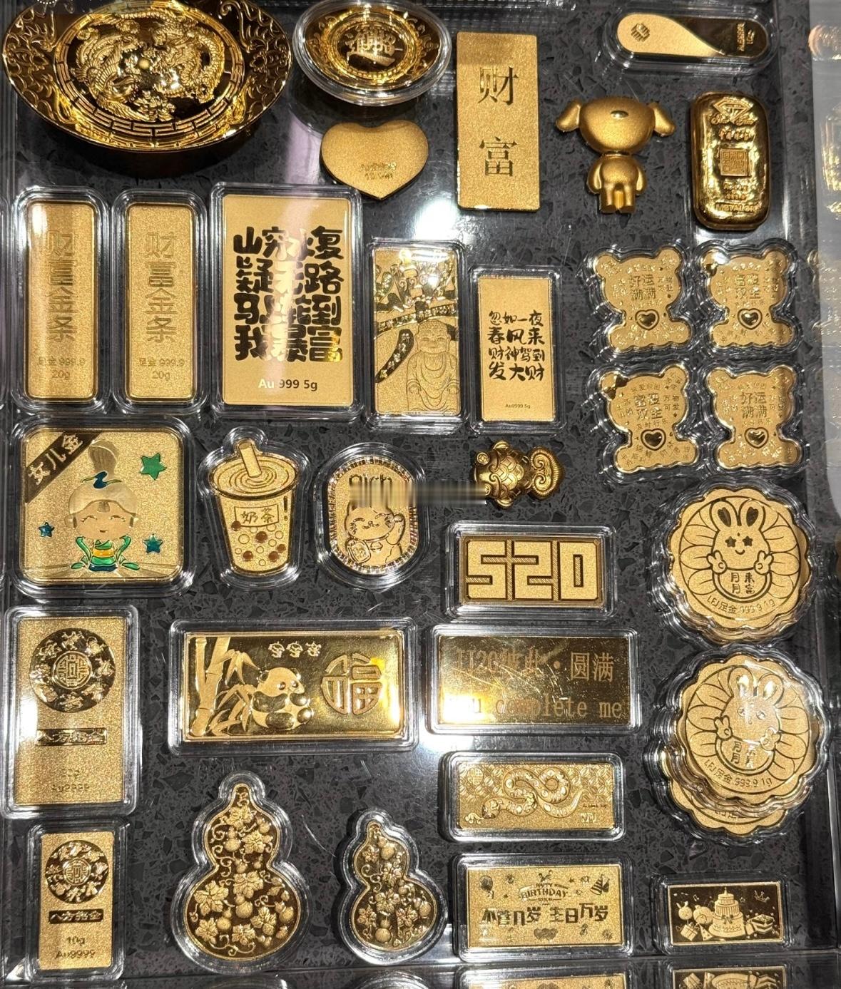 金饰克价4天猛涨近百元黄金涨疯了！周生生等大牌金饰4天克价飙涨近百元，23日单日