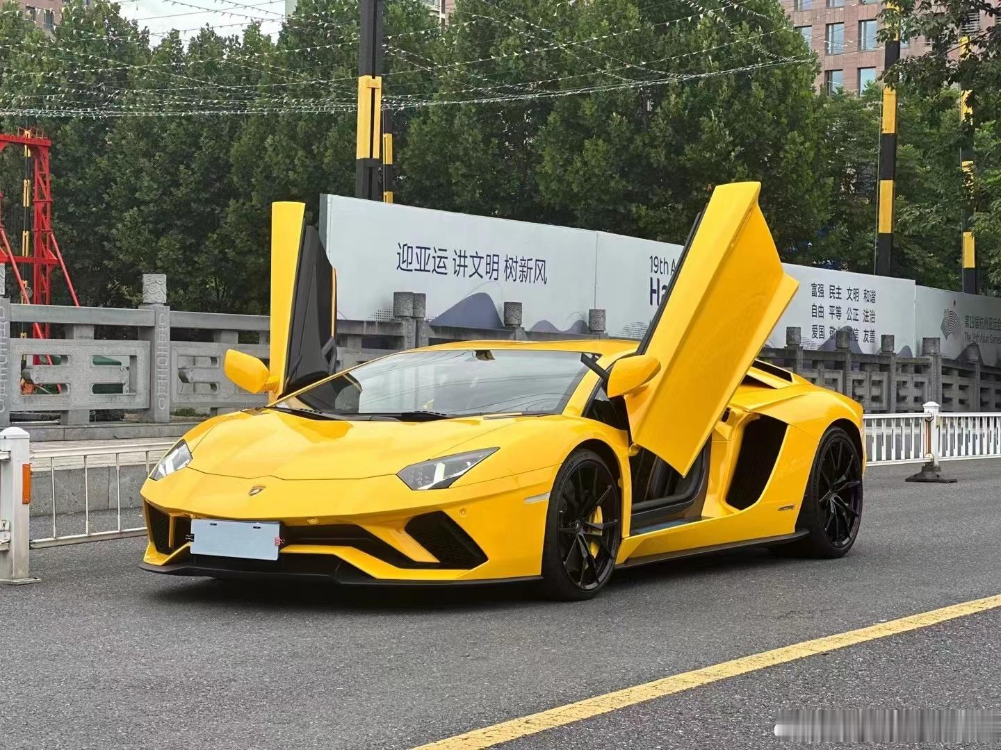 兰博基尼aventador S lp740、黄色配色与配置、绝绝子、谁不迷糊 ​