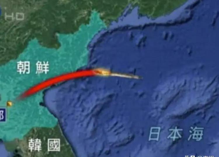 日本惊出一身冷汗！日本军舰刚挑衅性的经过台湾海峡，朝鲜直接朝着日本经济海域方向发