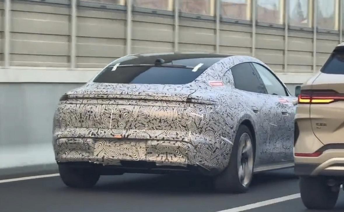 尚界Z7谍照曝光，才是高端车该有的样子！
尚界Z7之前靠概念图圈了不少粉，全网热