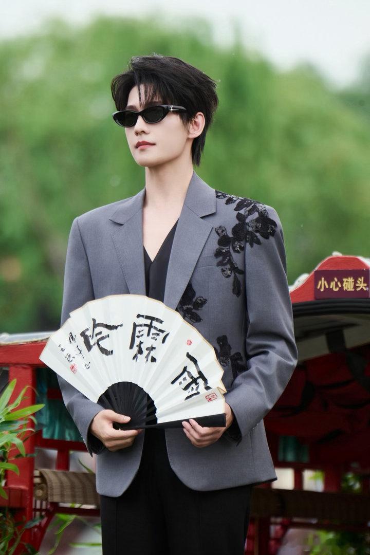 杨洋雨霖铃 yy 杨洋展昭“谢谢你成为我的光，而我也会努力成为你的底气。"