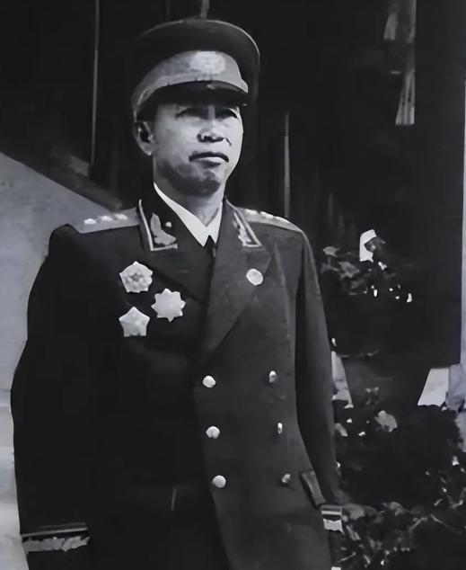 1946年，离开国内战场六年，化名王松以苏军少校身份回到东北的刘亚楼，直接被任命