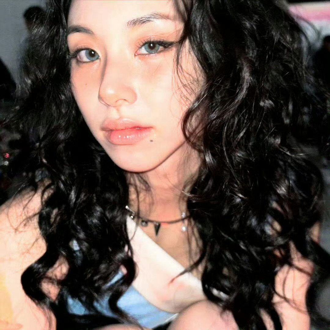 孙彩瑛SOLO出道【孙彩瑛】y2k ♡+:｡.｡❣LﾛVЁ❣｡.｡:+♡ ​ ​