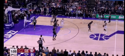 真敢传！哈登远吊球完成一次进攻。
今天骑士在客场挑战爵士，最终以122-113取