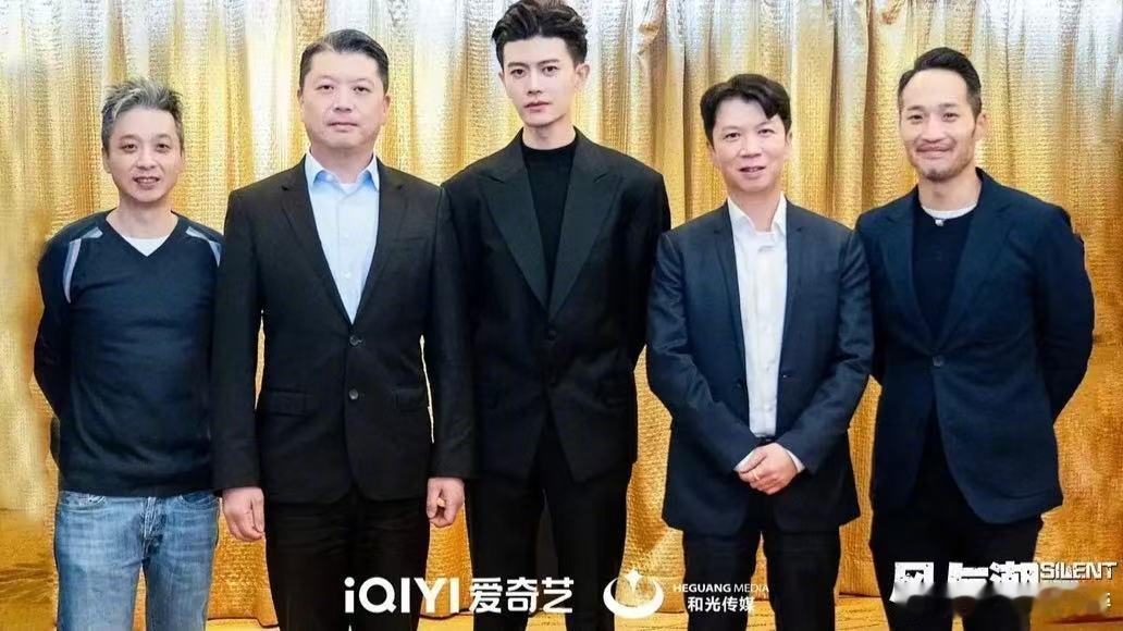 何贤后人称赞任嘉伦还原度高 被何家后人夸还原的何贤，果然没让人失望。任嘉伦把这个