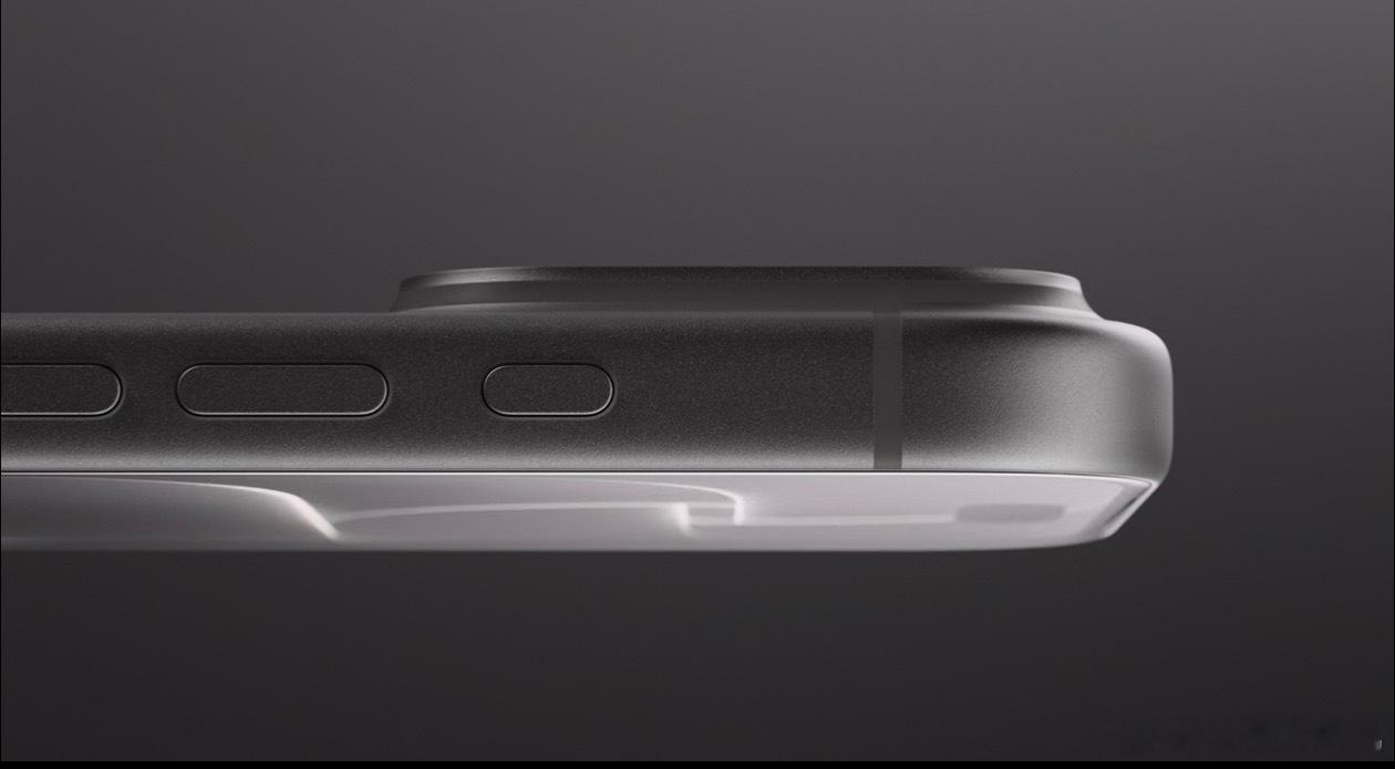 苹果发布会iPhone18Pro这个红色有点眼熟，总觉得在哪见过 ​​​