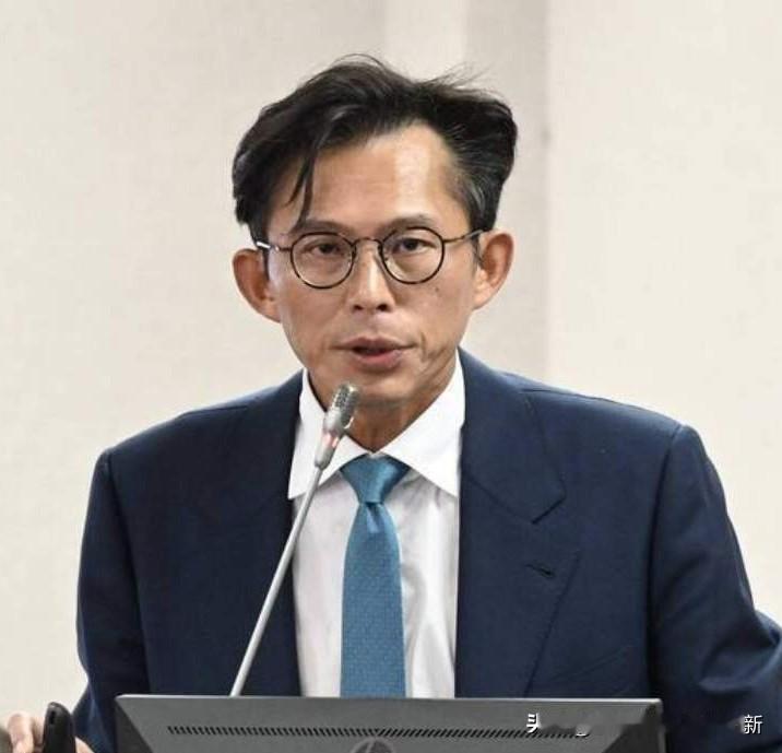 黄国昌，“桌子外交”第一人，高市早苗办公室到此一游！

前有“急独”政党“时代力