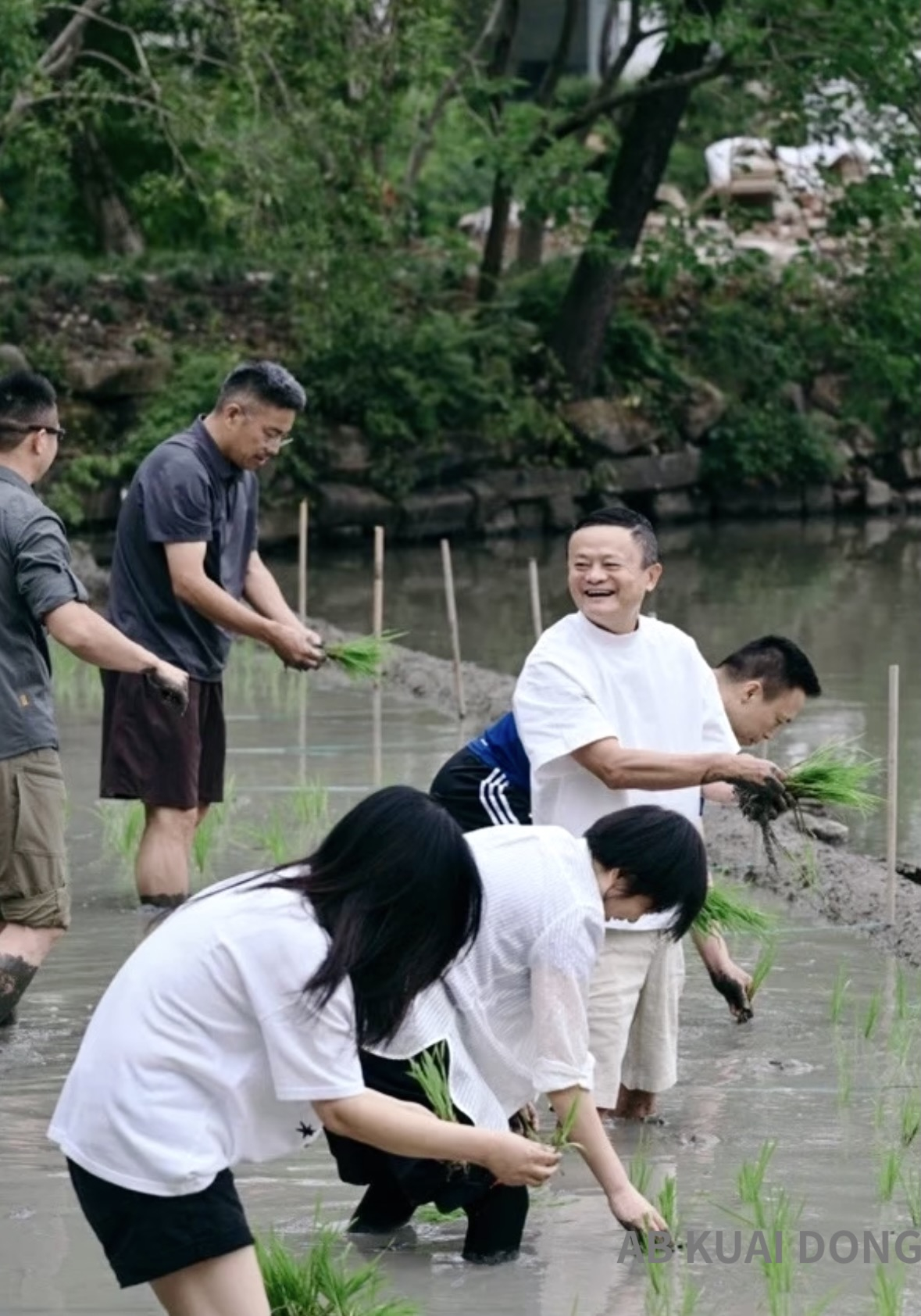 手里有秧，才能确保未来有粮。 