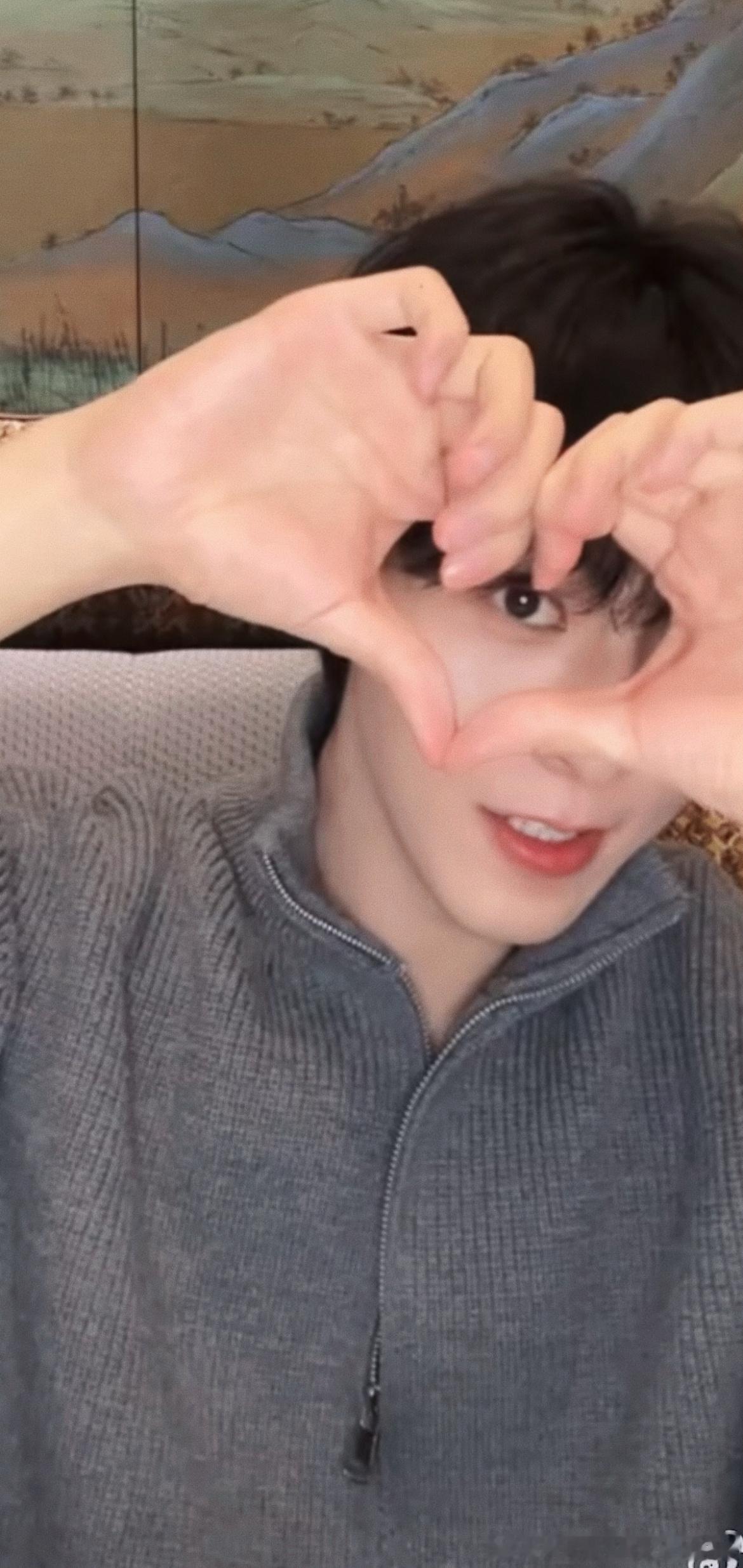 qdj 🍁世界很大，祈愿很小 新的一年祝邱鼎杰老师 勇而无畏 所向披靡。