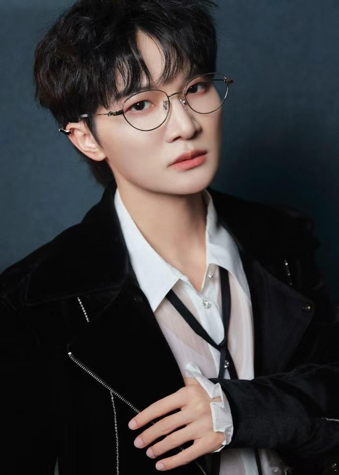 舍不得周深退出跑男 舍不得周深退出跑男，《奔跑吧》没有艾特周深，引发网友猜测，这