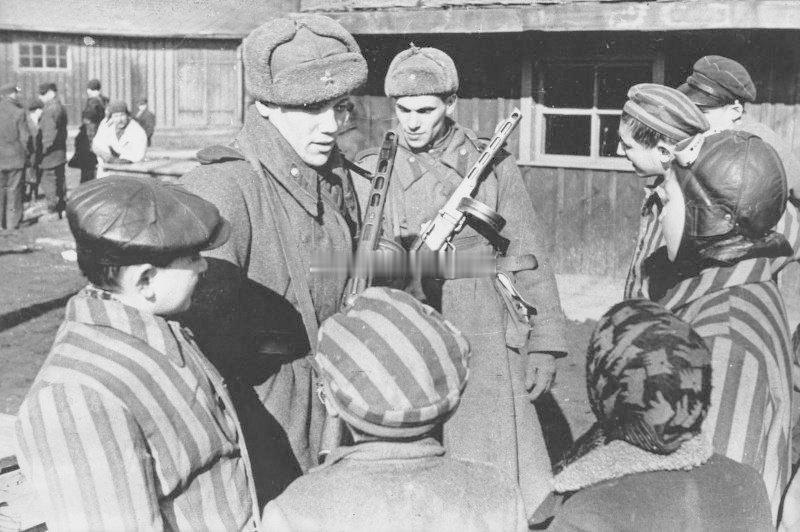 79年前的今天（1945年1月27日）苏联军队解放了最大的纳粹死亡集中营——波兰