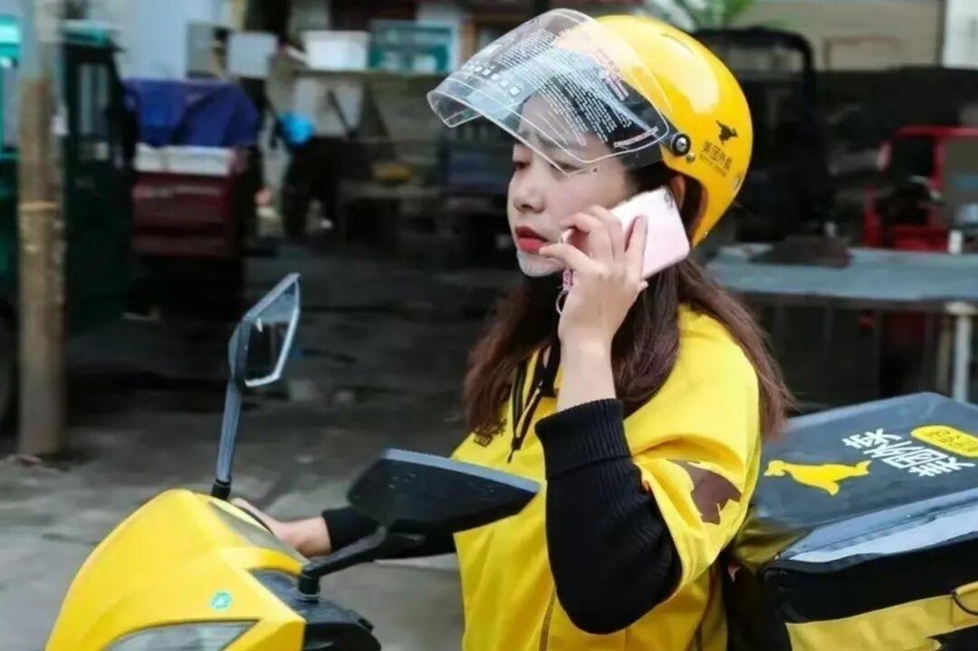 你发现了吗？大街上多了一道靓丽的风景线!

近日，我突然发现越来越多的女骑手，