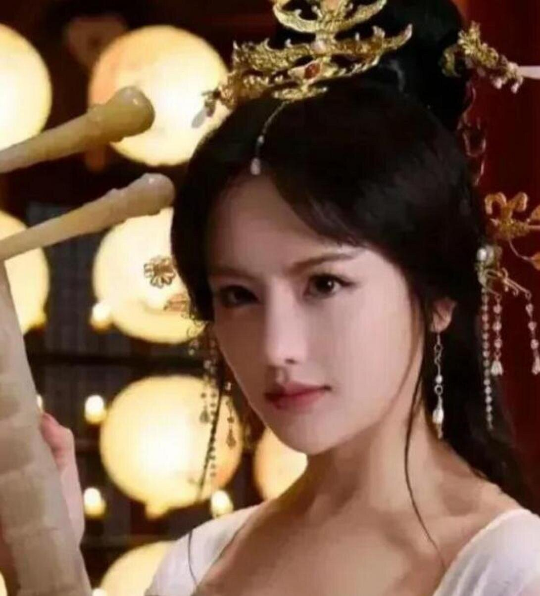 后晋高祖石敬瑭去世后，新帝石重贵在国丧期间，不顾礼法人伦，强行纳娶自己的寡婶冯氏